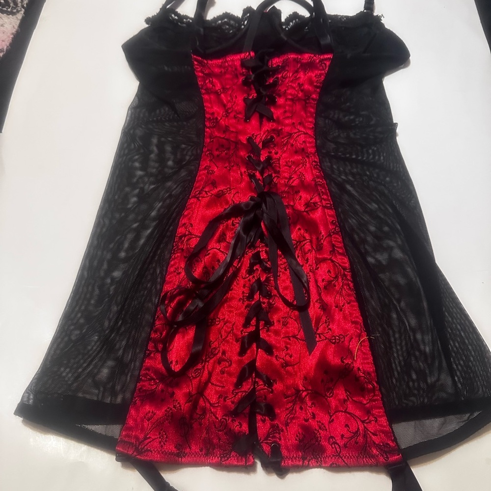 Elegant Red and Black Lace-Up Shapewear